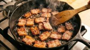 Étape 6: Faites griller le bacon dans une poêle chaude san...