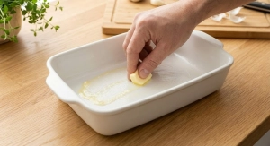 Étape 4: Beurrez généreusement l'intérieur du plat à gr...