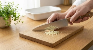 Étape 8: Hachez très finement la deuxième gousse d'ail d�...