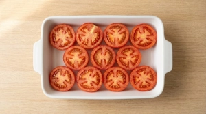 Étape 9: Disposez les tomates dans le plat à gratin, face ...