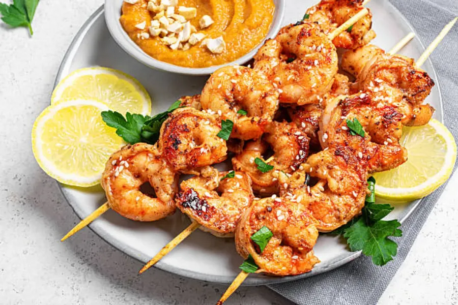 Brochettes de crevettes grillées au sésame et citron - Image 2