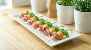 Étape 10: Disposez harmonieusement les brochettes sur un pla...