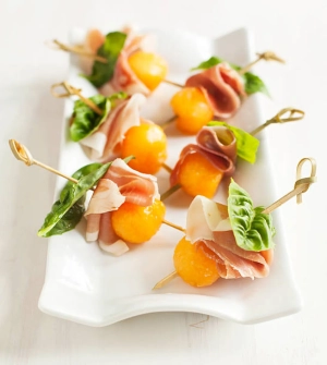 Brochettes melon et jambon de pays