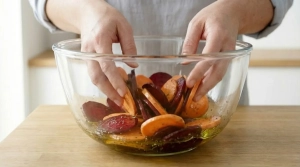 Étape 7: Ajoutez les tranches de légumes par petites poign...