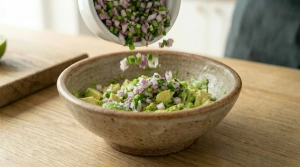 Étape 11: Ajoutez le mélange d'oignon, piment et coriandre ...