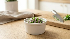 Étape 5: Réunissez l'oignon, le piment et la coriandre hac...