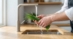 Étape 1: Passez la botte de ciboulette sous un filet d'eau ...