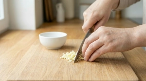 Étape 12: Pelez la gousse d'ail, retirez le germe central et...