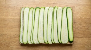 Étape 4: Disposez les lanières à plat sur le plan de trav...