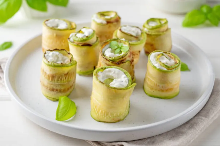 Rouleaux de courgettes au fromage et crème - Image 2