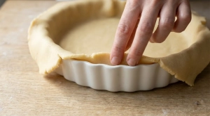 Étape 14: Pressez délicatement la pâte contre les bords et...