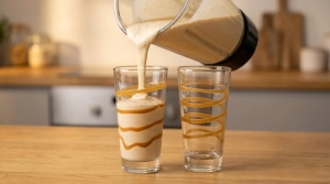 Étape 12: Versez délicatement le milkshake dans les verres ...