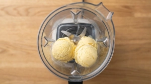 Étape 8: Dans le blender, déposez les boules de glace à l...