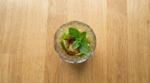 Étape 4: Prenez les feuilles de menthe dans votre main et t...