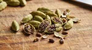 Étape 6: Écrasez légèrement les capsules de cardamome av...