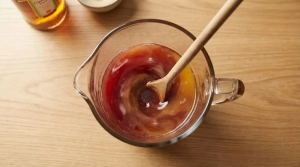 Étape 6: Ajoutez le sucre en poudre et la liqueur d'orange,...