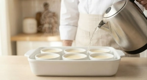 Étape 11: Placez les ramequins dans le plat à gratin et rem...