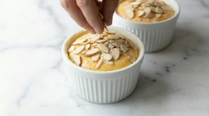 Étape 10: Parsemez généreusement le dessus d'amandes effil...