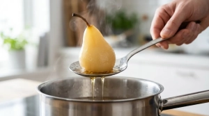 Étape 7: Égouttez les poires avec précaution et laissez-l...