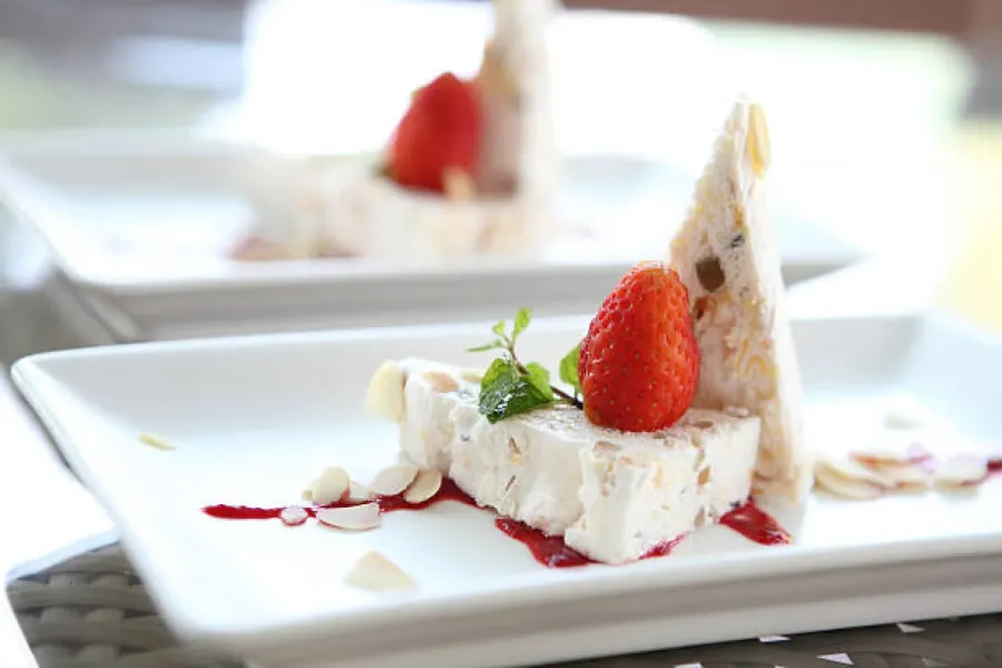 Nougat glacé au coulis de fruits rouges - Image 2