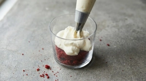 Étape 12: Pochez une belle couche de crème mascarpone par-d...