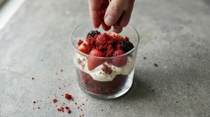 Étape 13: Ajoutez une couche généreuse de fruits rouges m�...