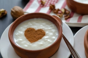 Riz au lait crémeux à la vanille et caramel