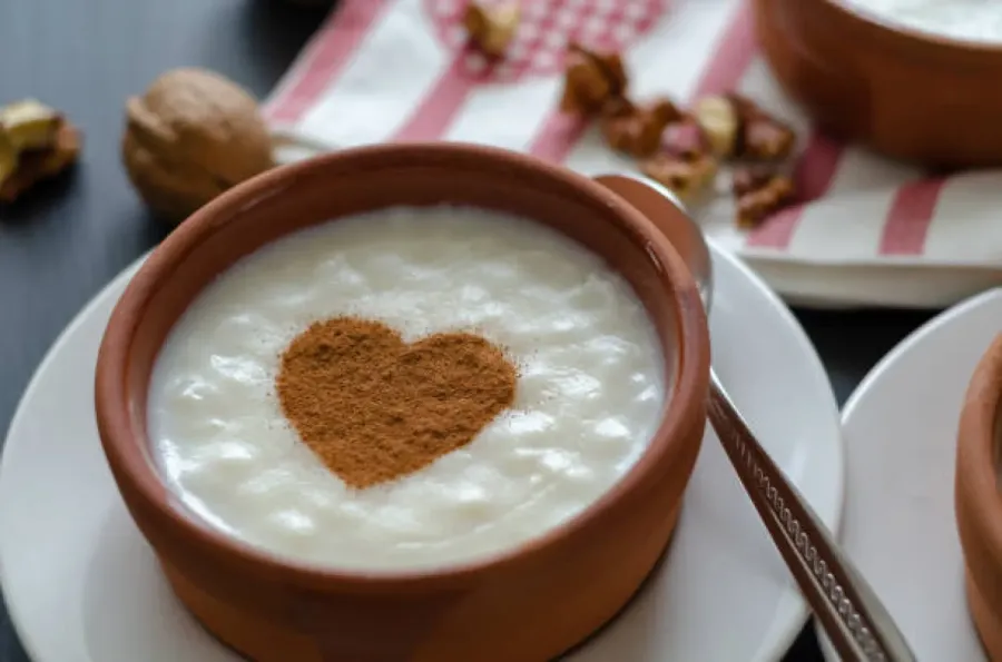 Riz au lait crémeux à la vanille et caramel