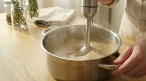 Étape 10: Une fois la soupe cuite, retirez-la du feu. Mixez ...