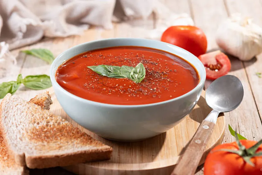 Soupe de tomates basilic