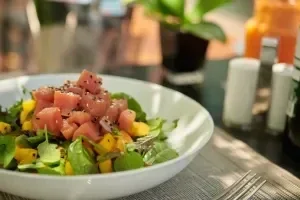 Tartare de thon à la mangue