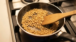 Étape 3: Pendant ce temps, faites torréfier les pignons de...