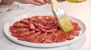 Étape 9: Disposez immédiatement les tranches de bœuf en r...