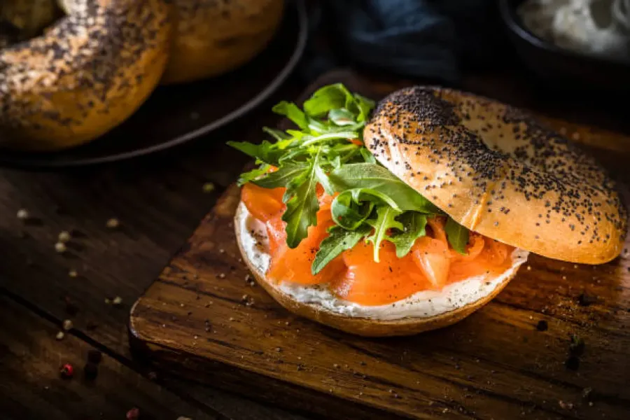 Bagel au saumon fumé et cream cheese - Image 2
