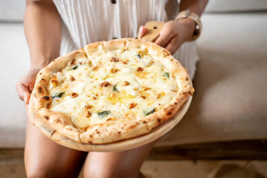 Pizza 4 fromages (Base Blanche & Noix) - Image 2