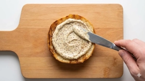 Étape 14: Tartinez généreusement la base des pains avec le...