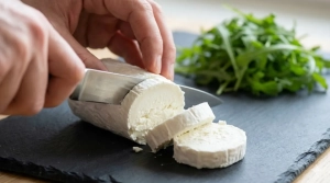 Étape 5: Coupez la bûche de chèvre en tranches d'environ ...