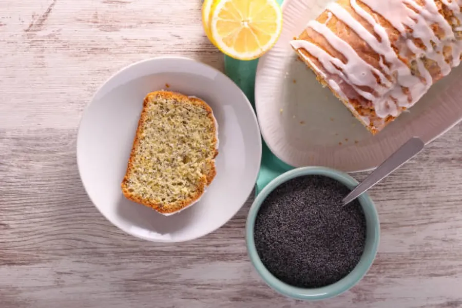 Cake moelleux au citron et graines de pavot glacé - Image 3