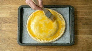 Étape 18: Dorez toute la surface de la galette au pinceau, e...