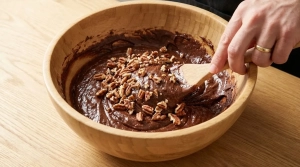 Étape 10: Ajoutez les éclats de noix de pécan à la pâte ...