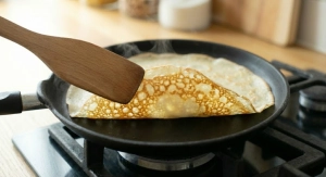 Étape 16: Glissez une spatule sous la crêpe pour vérifier ...