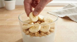 Étape 6: Disposez harmonieusement les rondelles de banane s...