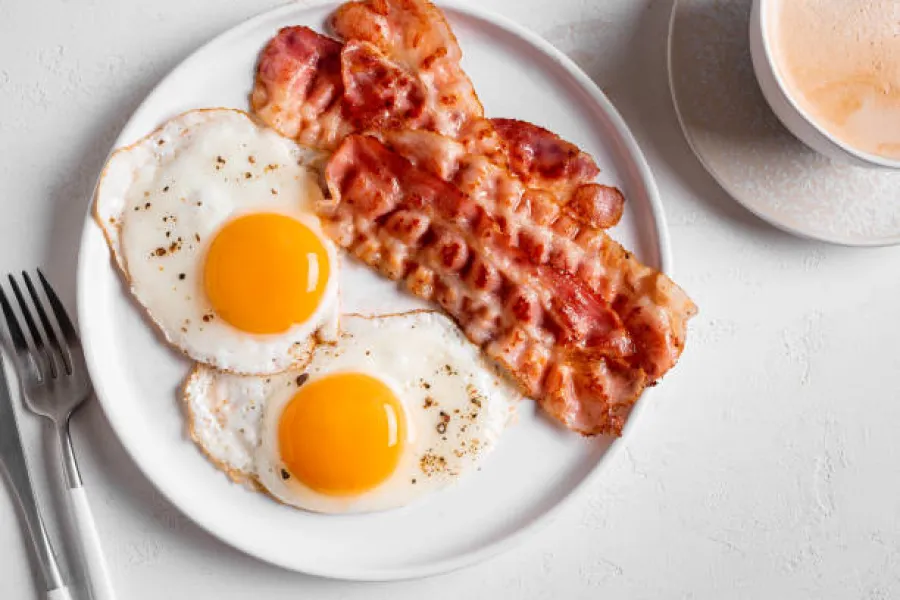 Oeufs au plat et bacon (Le petit-déjeuner des champions) - Image 2