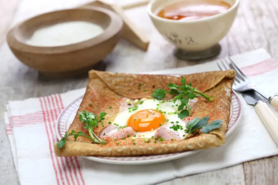 Galette complète bretonne (œuf, jambon, emmental)