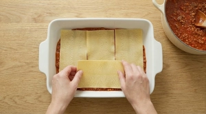 Étape 15: Recouvrez avec une première couche de feuilles de...