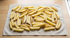 Étape 5: Égouttez et séchez soigneusement les frites dans...