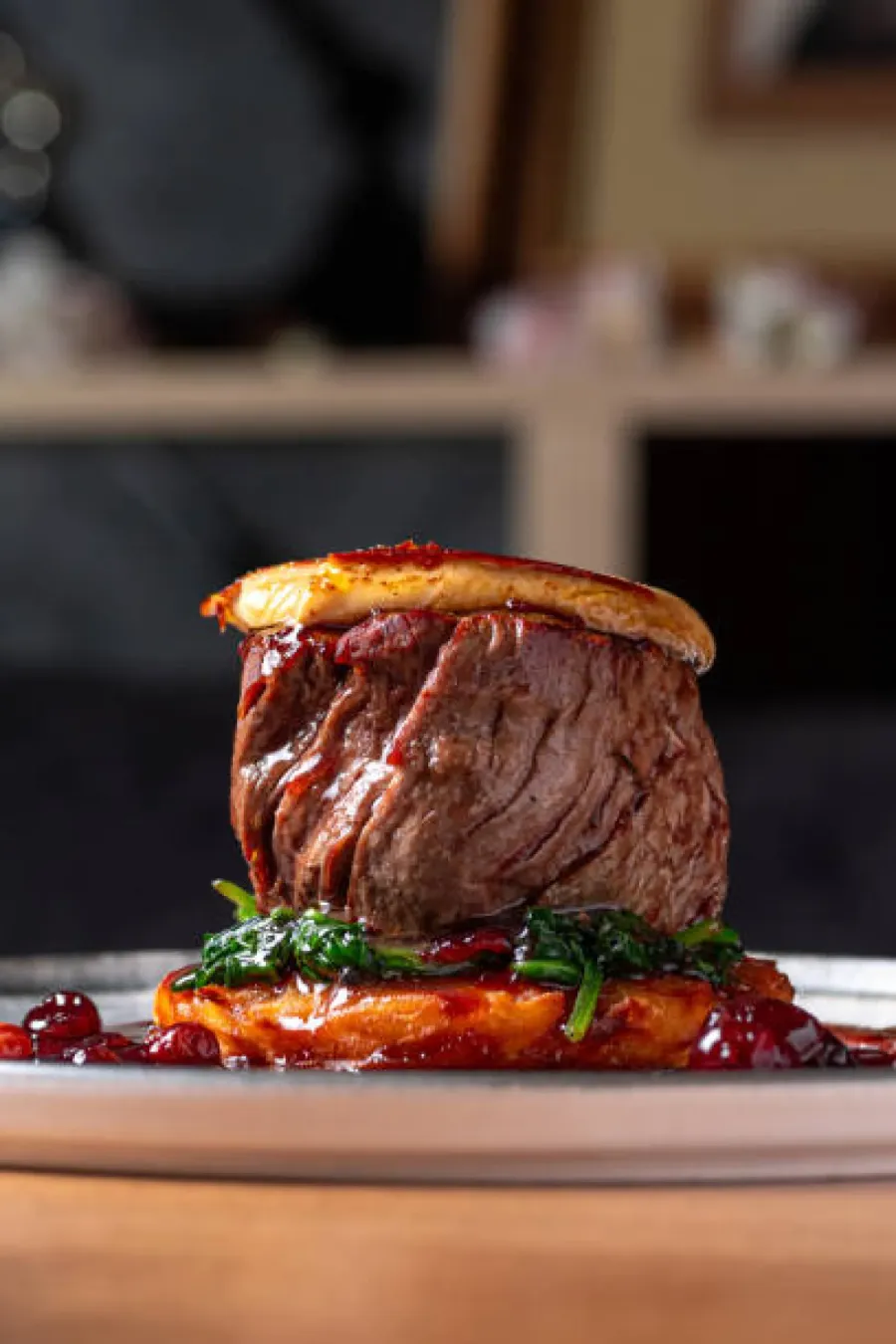 Tournedos Rossini revisité, épinards et sauce aux fruits rouges - Image 2