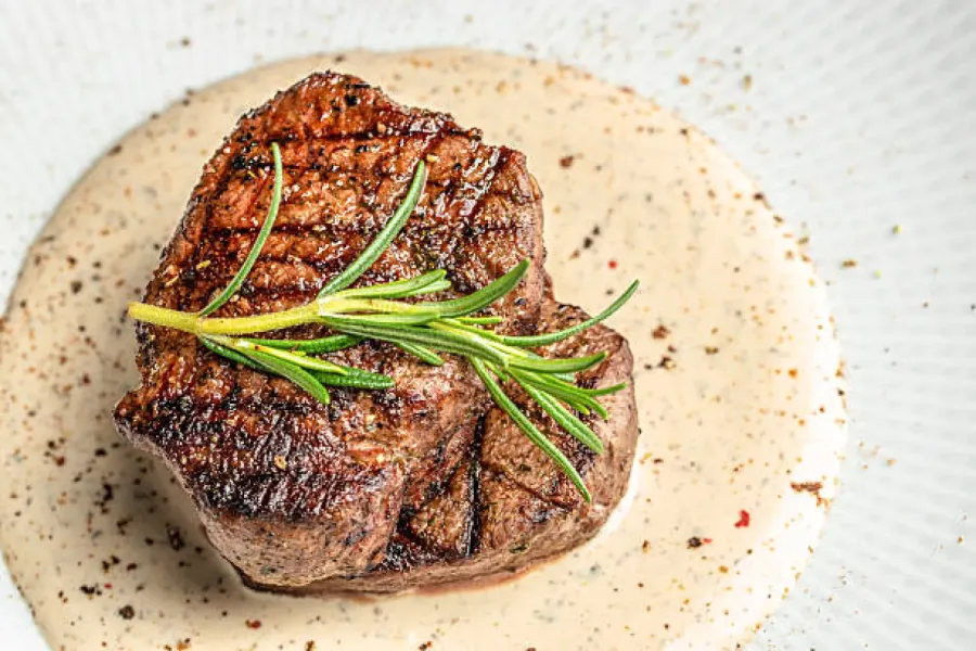Filet de bœuf au poivre et sa sauce onctueuse - Image 3