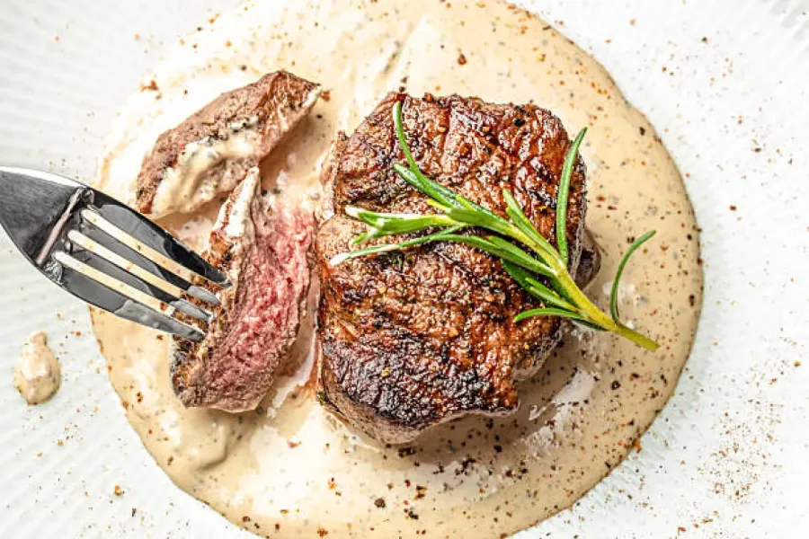 Filet de bœuf au poivre et sa sauce onctueuse