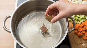 Étape 6: Émiettez ou déposez les cubes de bouillon de bœ...